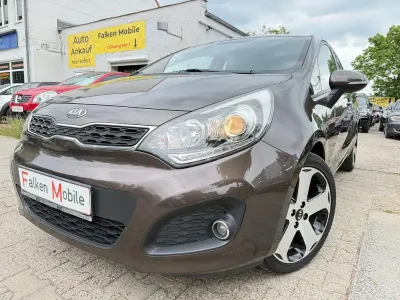 Gebraucht Kia Rio FIFA World Cup Edition 109 PS (80 kW) 2013 Braun Limousine