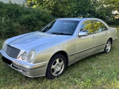 Gebraucht Mercedes E200 Classic 116 PS (85 kW) 2001 Grau Limousine