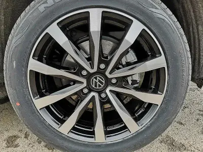 Gebraucht VW Multivan Edition 150 PS (110 kW) 2025 Blau Van / Kleinbus