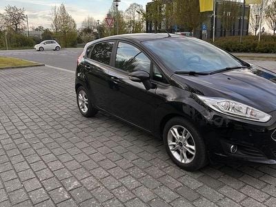 Usata Ford Fiesta 101 CV (74 kW) 2016 Nero Utilitaria