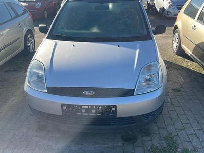 Silber Gebraucht 2004 Ford Fiesta Kleinwagen | 1.799 €