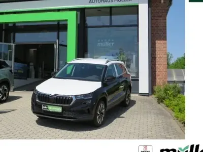 Neu Skoda Karoq Tour 150 PS (110 kW) 2026 Schwarz SUV