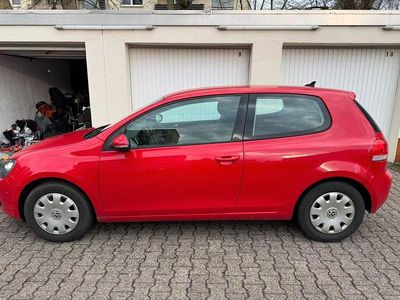 Gebraucht VW Golf VI 105 PS (77 kW) 2010 Rot Kleinwagen