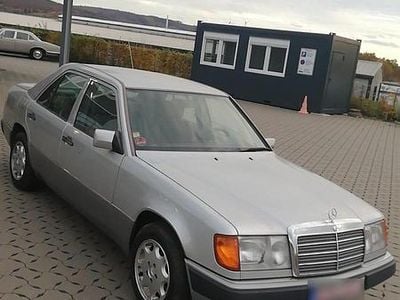 Second-hand Mercedes 200 75 CP (55 kW) 1991 Argintiu Berlinǎ