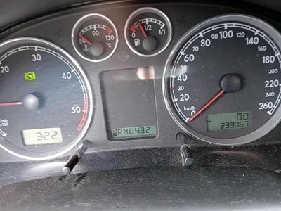 Usata VW Passat 130 CV (95 kW) 2005 Argento Station wagon