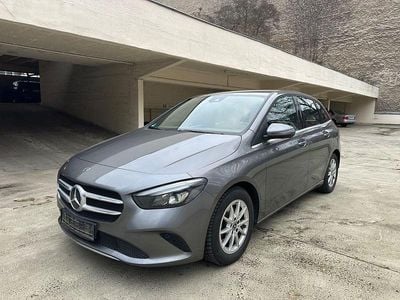 Gebraucht Mercedes B200 Style 150 PS (110 kW) 2019 Grau Van / Kleinbus
