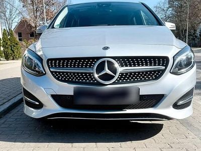 Gebraucht Mercedes B200 136 PS (100 kW) 2017 Silber Van / Kleinbus