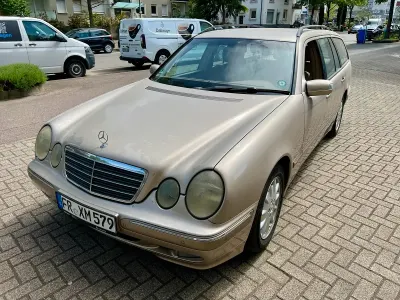 Gebraucht Mercedes E270 Elegance 170 PS (125 kW) 1999 Gold Kombi