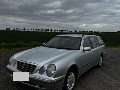 Mercedes E270