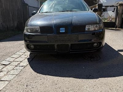 Second-hand Seat Leon CUPRA 204 CP (150 kW) 2003 Negru Hatchback