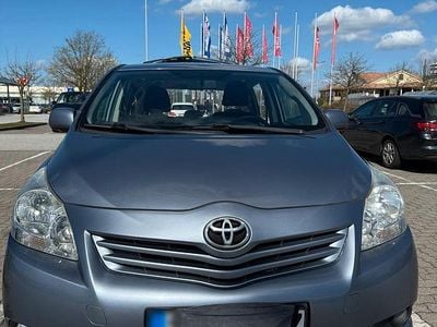 Second-hand Toyota Verso 135 CP (99 kW) 2010 Albastru Monovolum