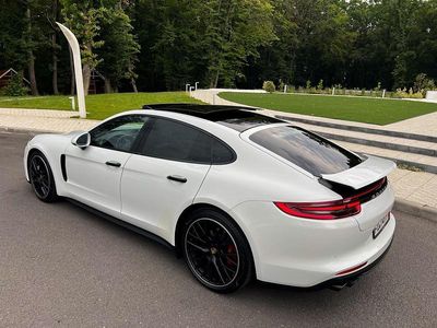 Porsche Panamera 4