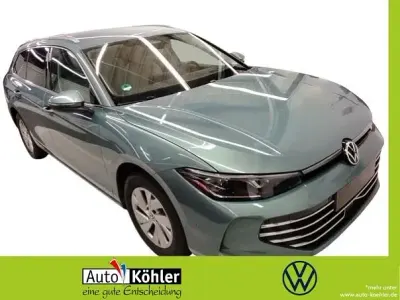 Usata VW Passat Elegance 150 CV (110 kW) 2025 Verde Station wagon