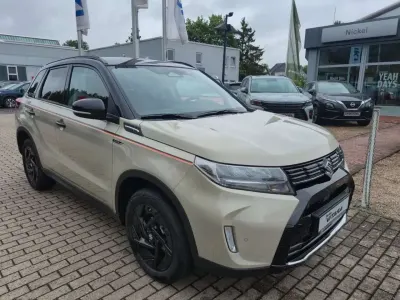 Neu Suzuki Vitara Comfort+ 110 PS (80 kW) 2026 Savannah / schwarz SUV