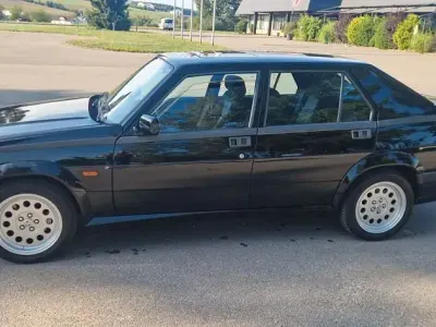 Gebraucht Alfa Romeo 75 145 PS (106 kW) 1991 Schwarz Limousine
