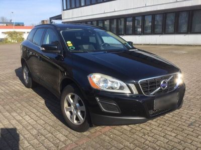 gebraucht Volvo XC60 Momentum DRIVe Panorama