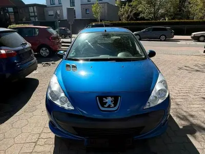 Gebraucht Peugeot 206+ 75 PS (55 kW) 2011 Blau Kleinwagen