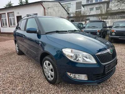 Gebraucht Skoda Fabia Family 86 PS (63 kW) 2011 Blau Kombi
