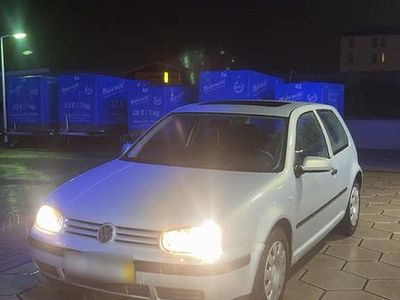 Usata VW Golf IV 100 CV (73 kW) 1998 Argento Utilitaria