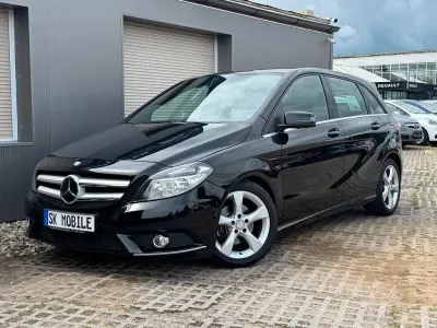 Gebraucht Mercedes B180 122 PS (89 kW) 2014 Kosmosschwarz Van / Kleinbus