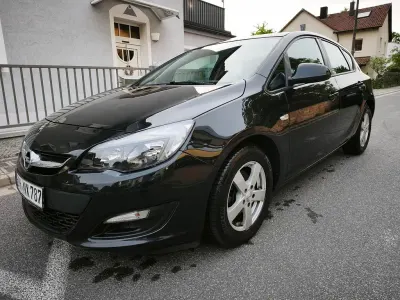 Gebraucht Opel Astra Style 170 PS (125 kW) 2014 Schwarz Limousine