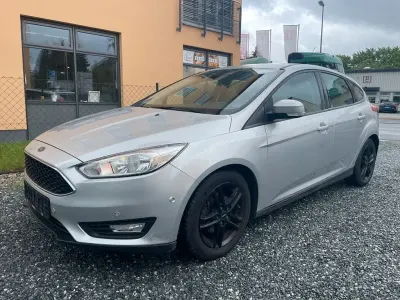 Usado Ford Focus Business Edition 125 CV (91 kW) 2015 Plateado Berlina