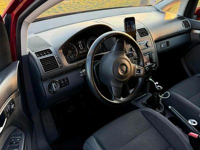 Rot Gebraucht 2010 VW Touran Van / Kleinbus | 7.100 € (Etwas zu teuer)