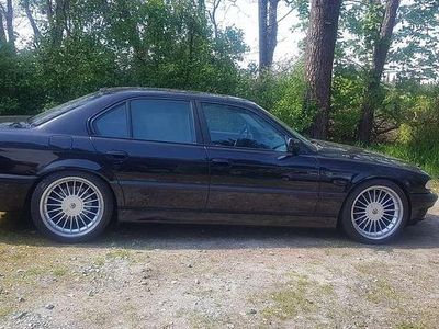 Second-hand BMW 740 Shadowline 286 CP (210 kW) 2000 Negru Berlinǎ