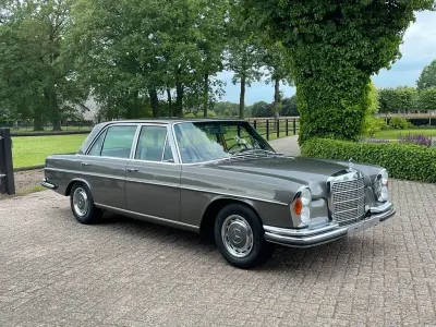 Gebraucht Mercedes 300 250 PS (183 kW) 1970 Grau Limousine