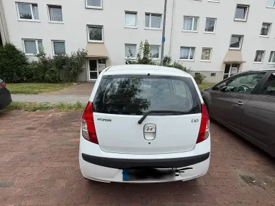 Gebraucht Hyundai i10 67 PS (49 kW) 2010 Weiß Kleinwagen
