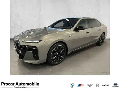 Usata BMW i7 M Sport 484 kW (659 CV) 2024 Grigio Berlina