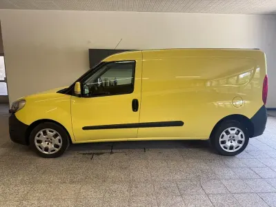 Gebraucht Fiat Doblò 90 PS (66 kW) 2015 Gelb Van / Kleinbus