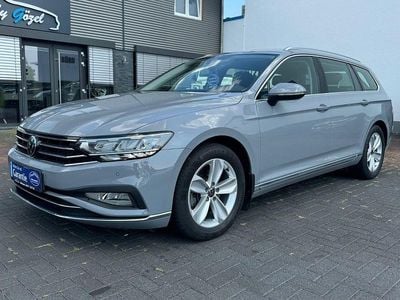 Grau Gebraucht 2024 VW Passat Elegance Kombi | 33.790 € (Superpreis)