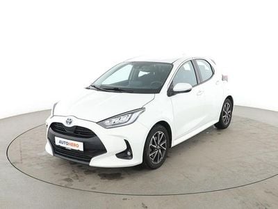 Weiß Gebraucht 2022 Toyota Yaris Team Limousine | 18.990 € (Fairer Preis)