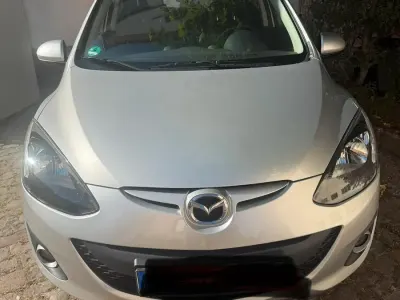Gebraucht Mazda 2 74 PS (54 kW) 2011 Silber Kleinwagen