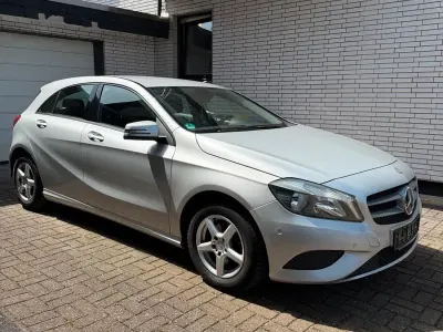 Gebraucht Mercedes A160 90 PS (66 kW) 2015 Silber Kleinwagen