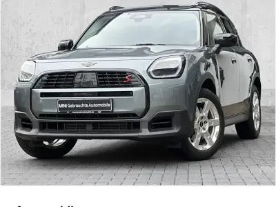 Usado Mini Countryman Classic 218 HP (160 kW) 2024 Verde SUV