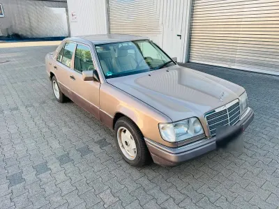 Gebraucht Mercedes E200 136 PS (100 kW) 1993 Braun Limousine