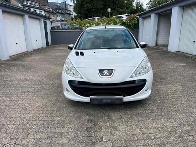 Gebraucht Peugeot 206 60 PS (44 kW) 2011 Weiß Kleinwagen
