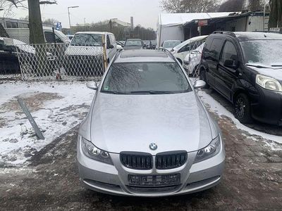 Gebraucht BMW 320 150 PS (110 kW) 2006 Titansilber metallic Kombi
