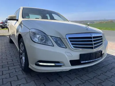 Gebraucht Mercedes E200 136 PS (100 kW) 2011 Hellelfenbein Limousine