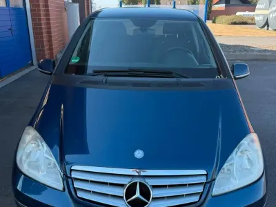 Gebraucht Mercedes B180 116 PS (85 kW) 2009 Blau Van / Kleinbus