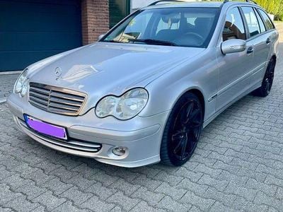 Usata Mercedes C200 Classic 122 CV (89 kW) 2005 Argento Berlina