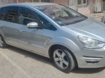 Gebraucht Ford S-MAX Titanium 140 PS (102 kW) 2012 Silber Van / Kleinbus