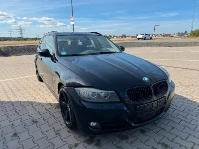 Gebraucht BMW 318 143 PS (105 kW) 2010 Schwarz Kombi