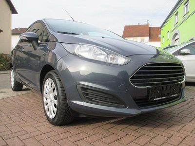 Grau Gebraucht 2013 Ford Fiesta Limousine | 5.900 € (Etwas zu teuer)