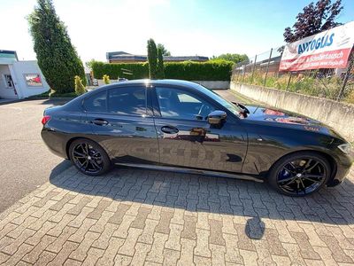 Schwarz Gebraucht 2020 BMW 320 Shadowline Limousine | 33.900 €