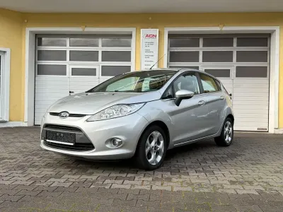 Gebraucht Ford Fiesta Titanium 82 PS (60 kW) 2011 Silber Limousine
