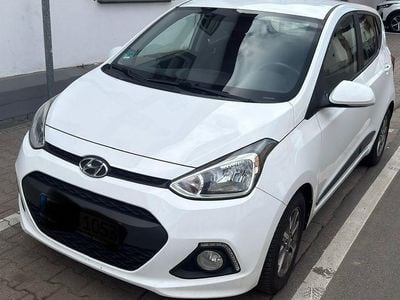 Gebraucht Hyundai i10 Style 87 PS (63 kW) 2015 Weiß Kleinwagen