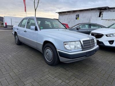 Blau Gebraucht 1992 Mercedes 200 Limousine | 7.599 €